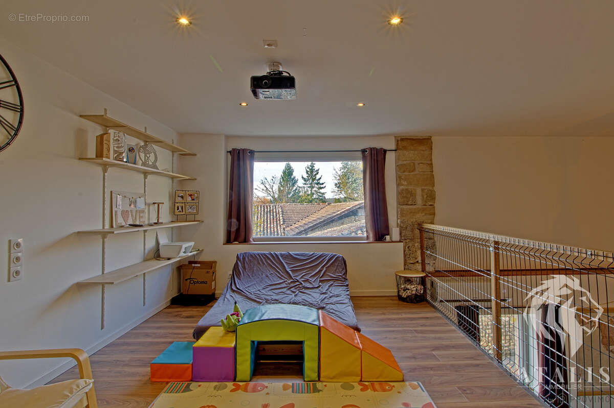 Maison à SAINT-LATTIER