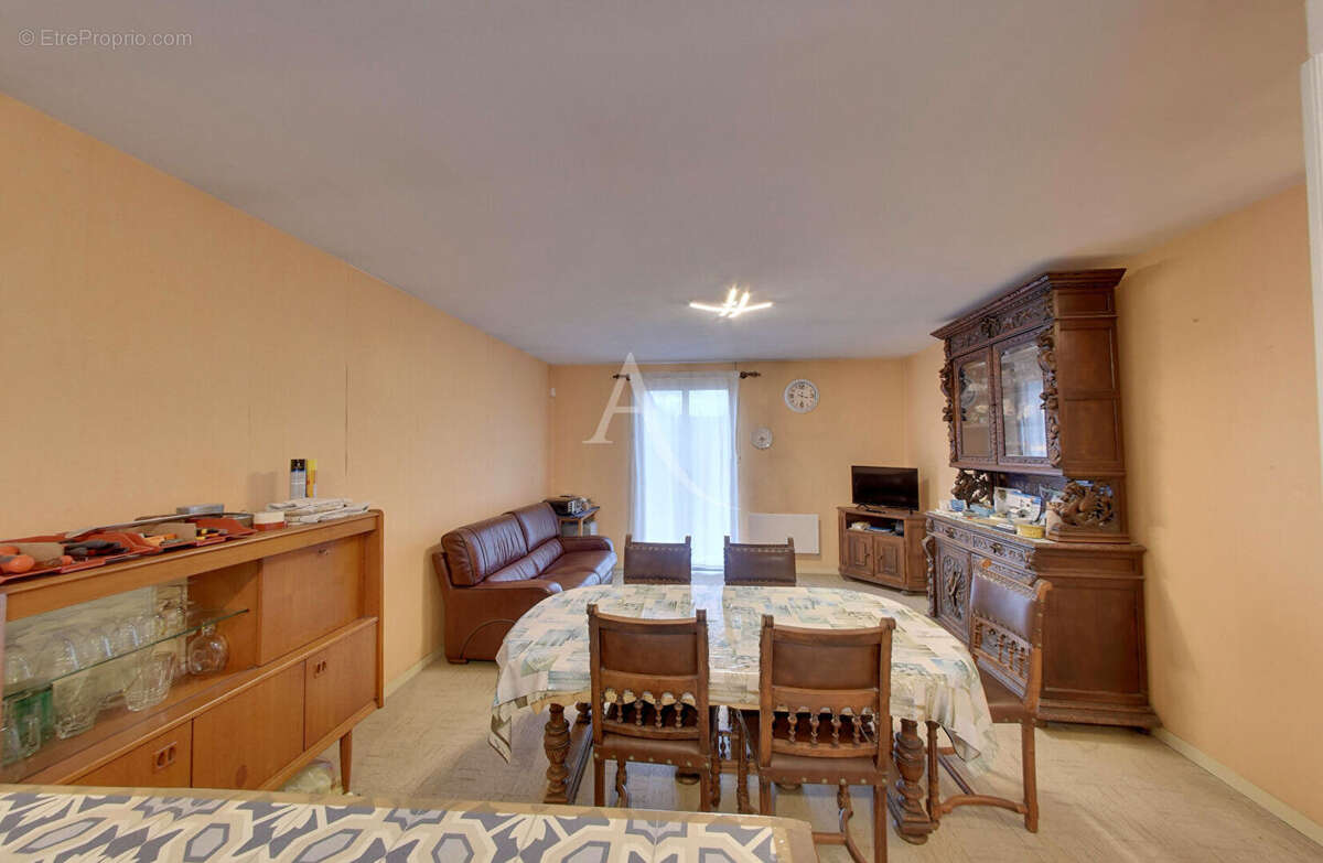 Maison à OZOIR-LA-FERRIERE