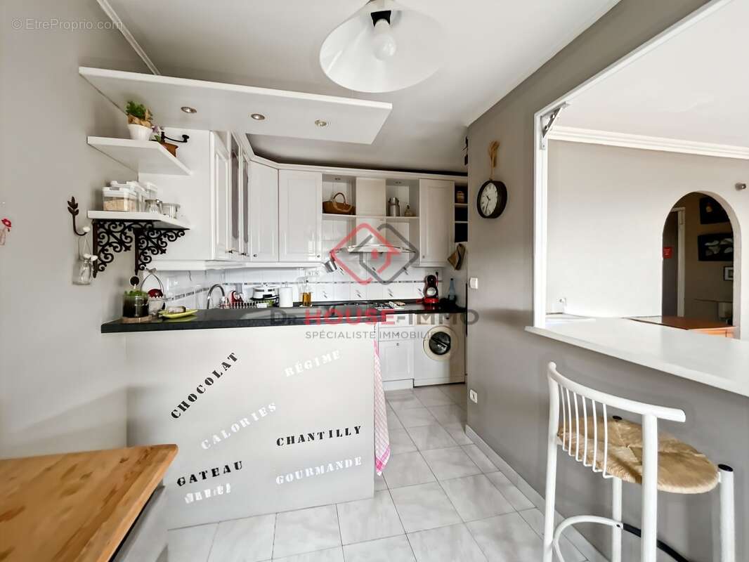 Appartement à CARROS