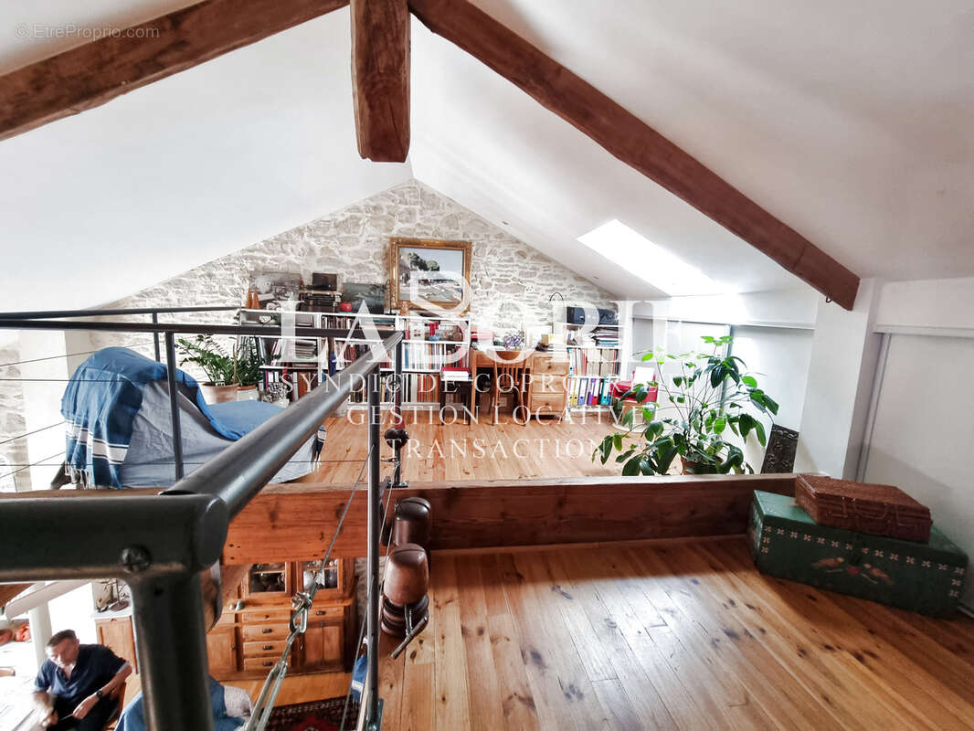 Appartement à BAGNOLS-SUR-CEZE