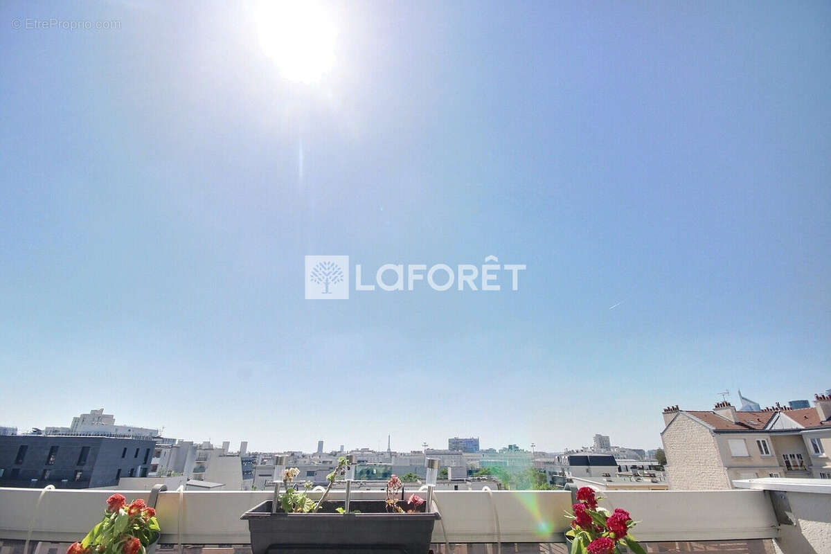 Appartement à COURBEVOIE