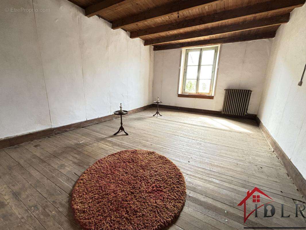 Maison à NEUVELLE-LES-VOISEY