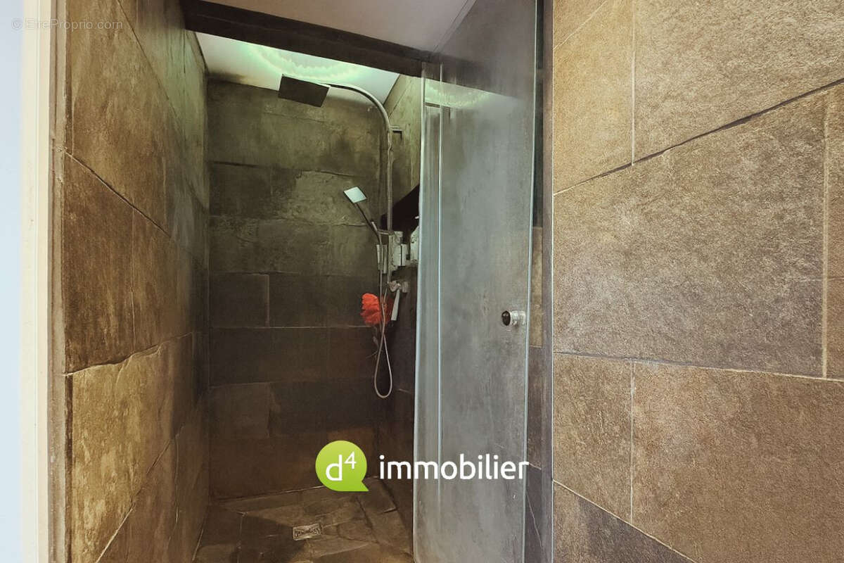 Appartement à MARSEILLE-6E