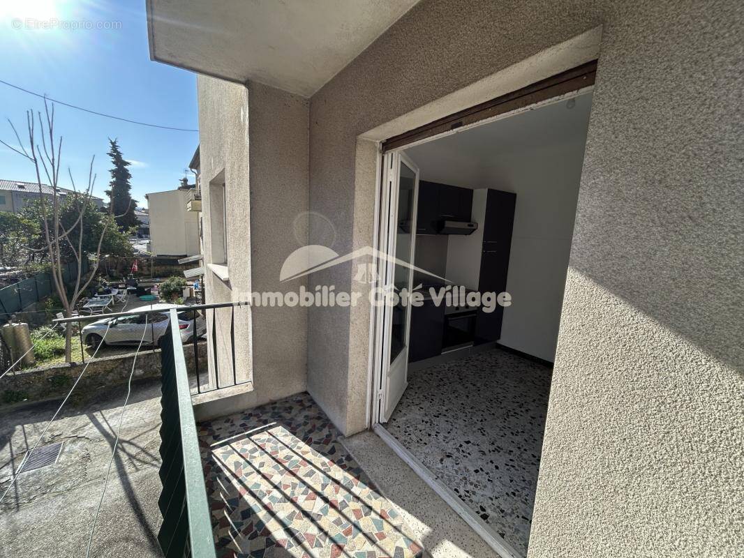 Appartement à CONTES