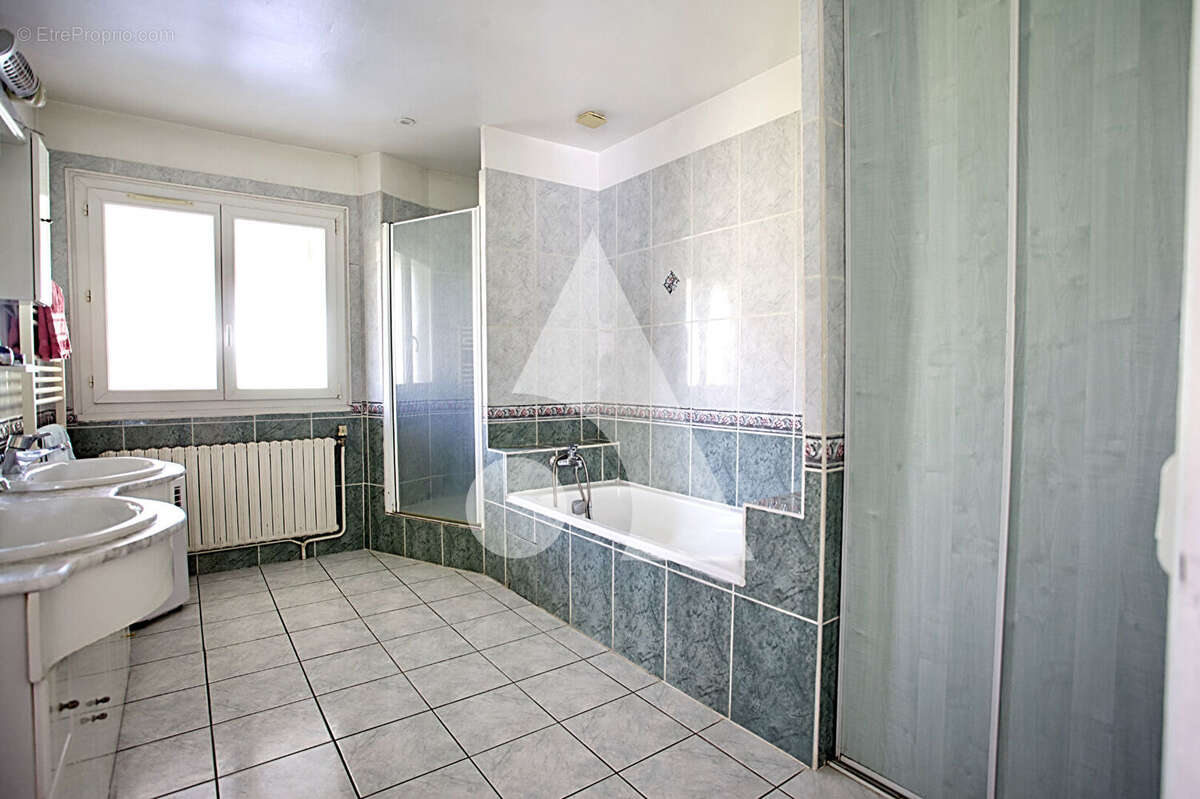 Maison à POUILLY-LE-MONIAL