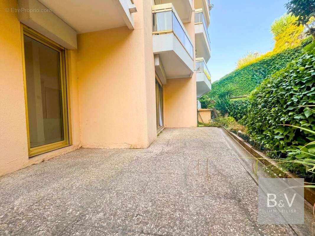 Studio de 30.5 m² avec terrasse - photo 2