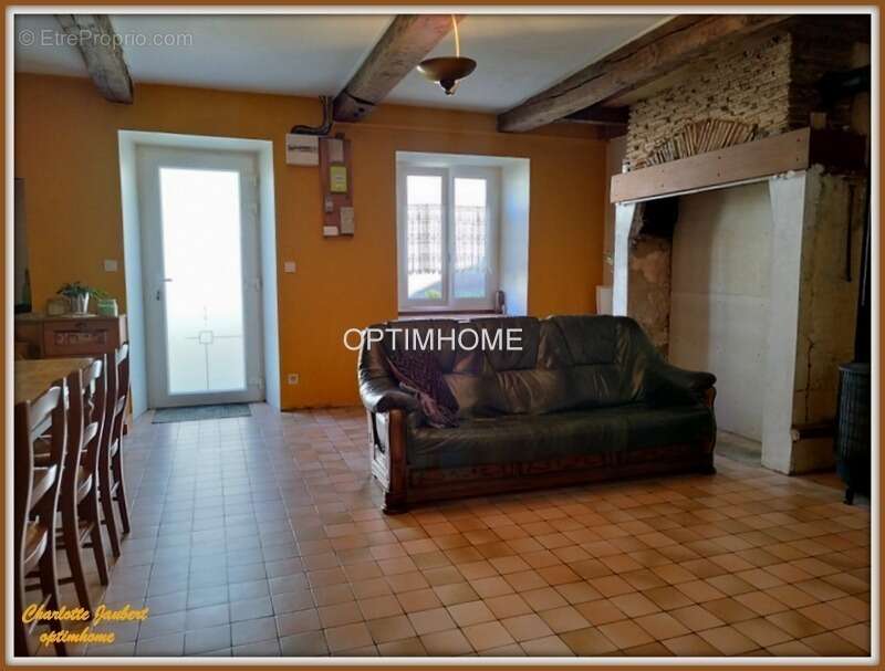 Maison à LA ROCHE-CHALAIS