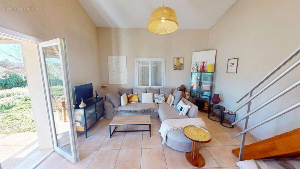 Maison à LE MUY