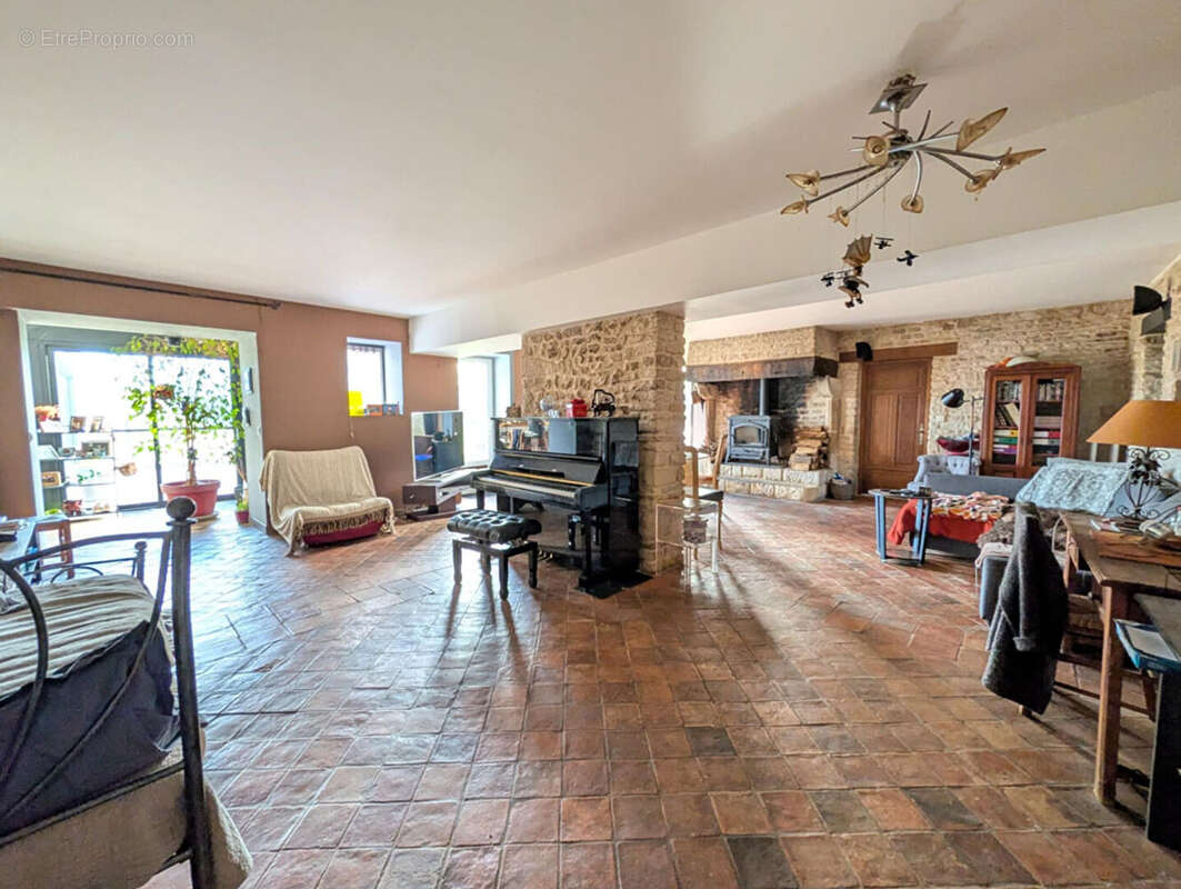 Maison à SAINT-COUTANT