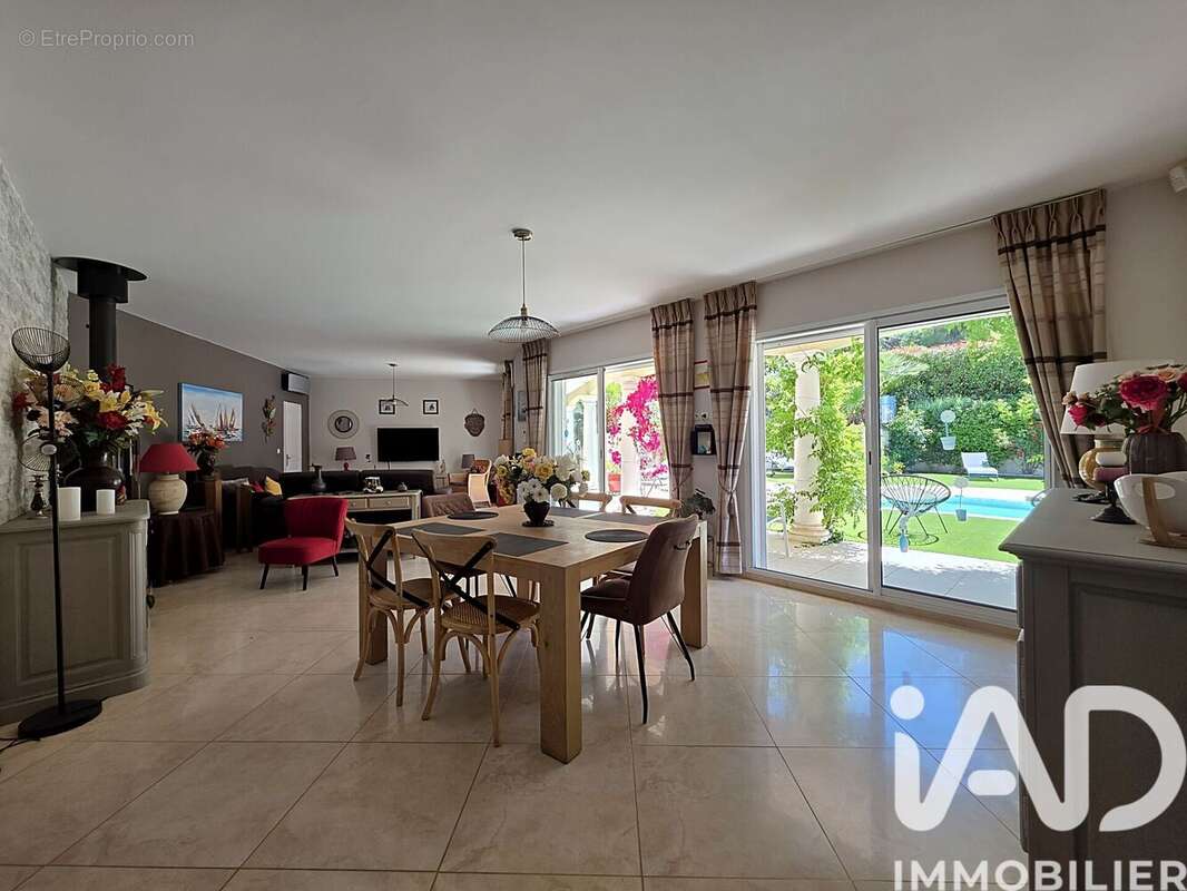 Photo 6 - Maison à ROQUEBRUNE-SUR-ARGENS