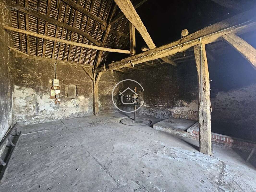 VINEUIL - Grange à rénover avec dépendance - photo 3