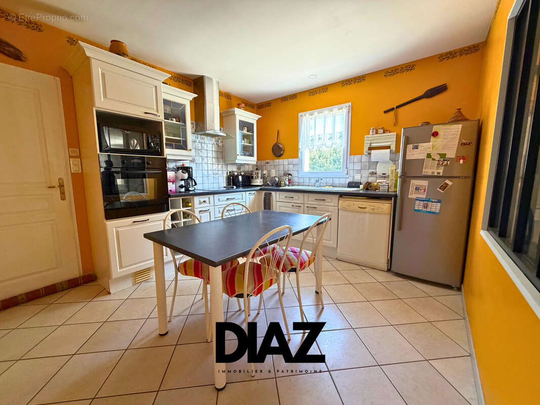 À VENDRE   NÎMES VACQUEROLLES Villa 4 pièces   86 m2   Terrain de 450 m2   299 250 € - photo 5