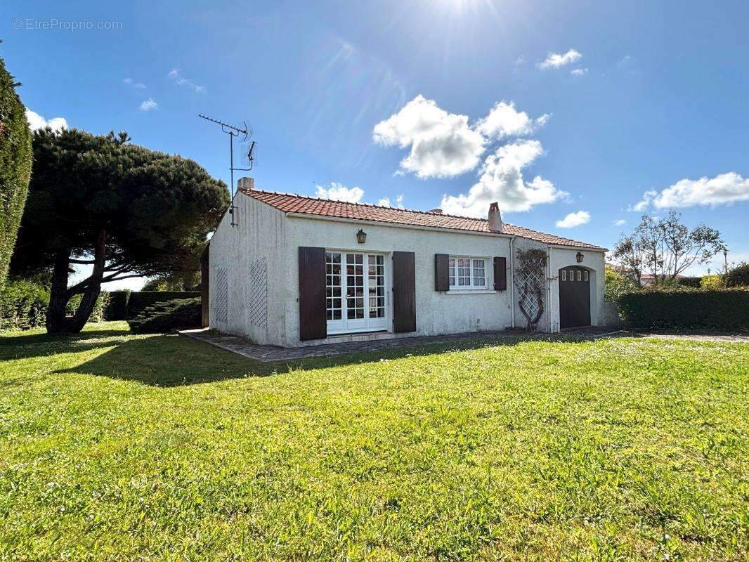 Maison à LA BREE-LES-BAINS