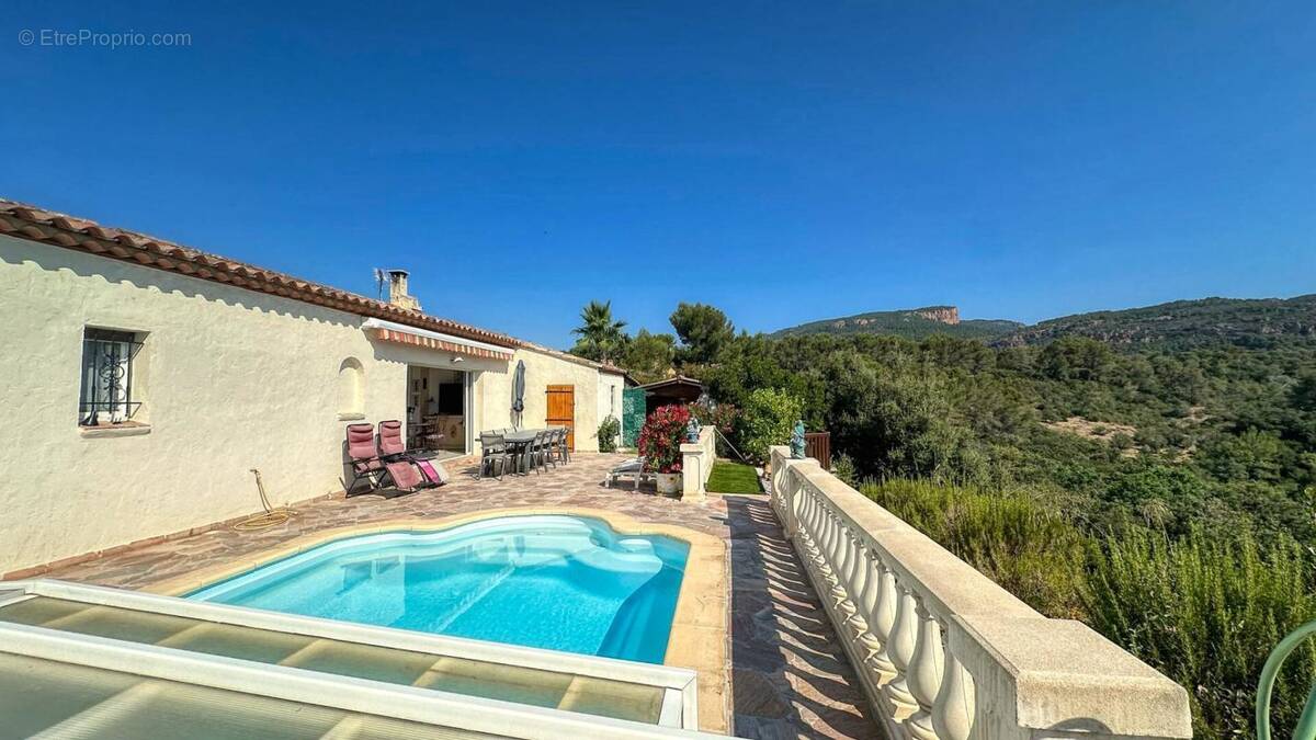 Maison à ROQUEBRUNE-SUR-ARGENS