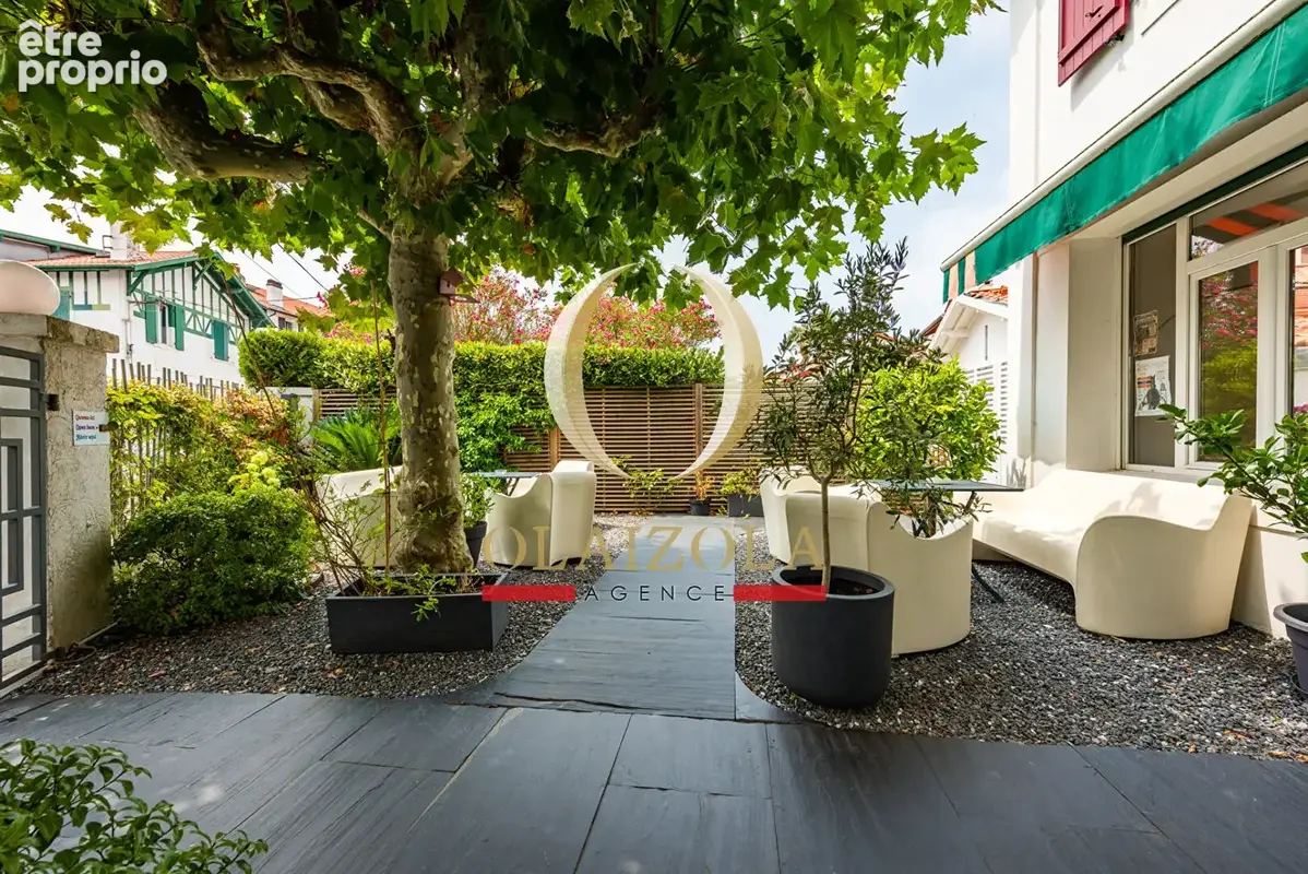 BIARRITZ : Vente des murs et du fonds de commerce d'un hôtel 3 étoiles avec licence IV - photo 2