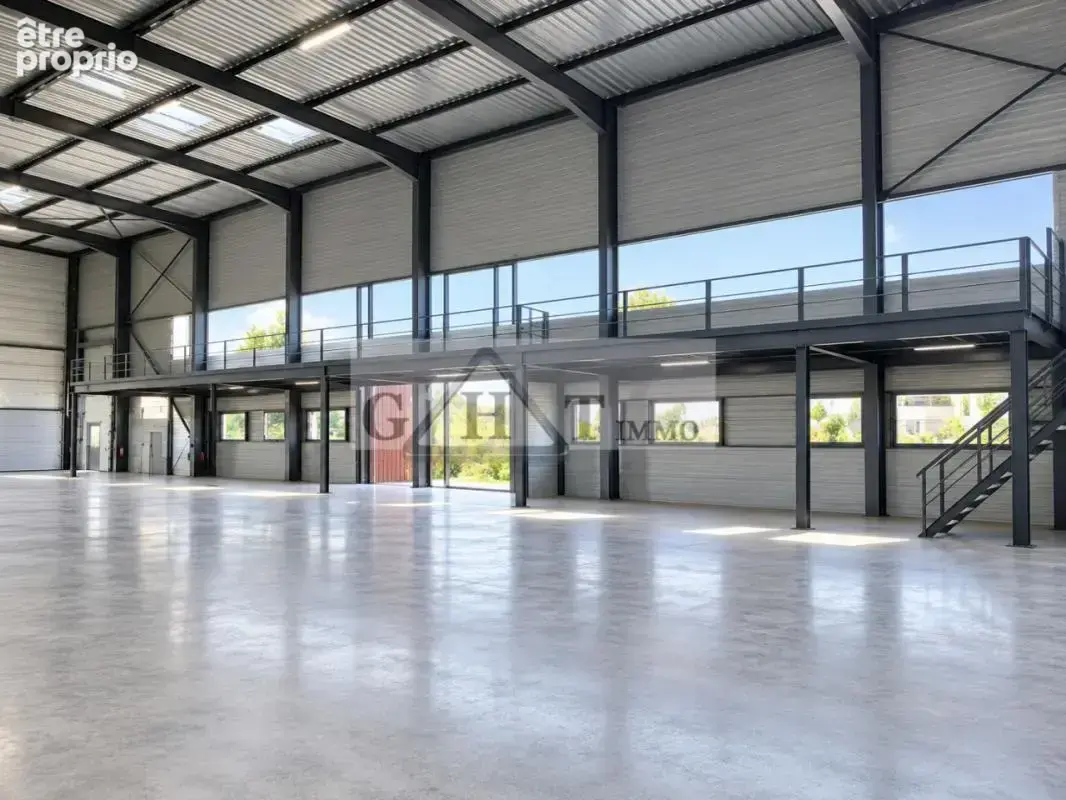Local d'activité de 550 m² à 1100m² à vendre à ENNERY - photo 2