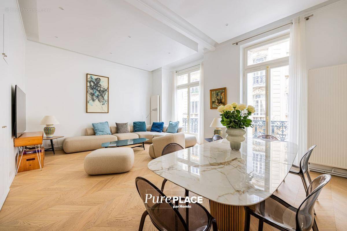 Appartement à PARIS-16E