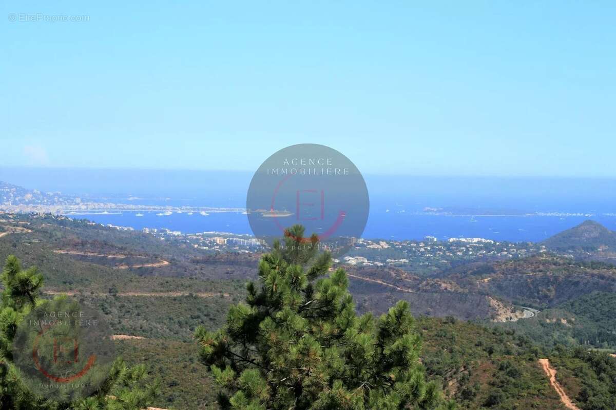 Maison à LES ADRETS-DE-L&#039;ESTEREL