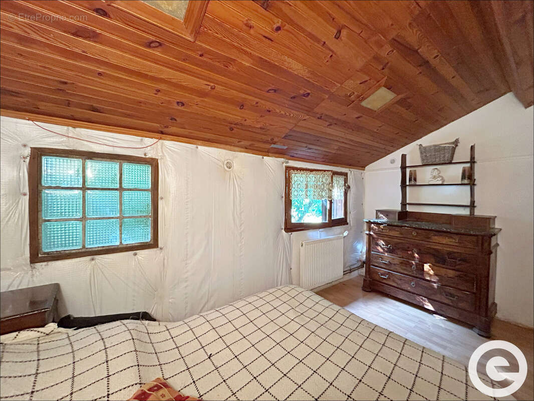 Maison 2 pièces 49.56 m2   Grange et dépendance et fort pententiel d'évolution    Terrain 389 m2   VILLEMANOCH - photo 6