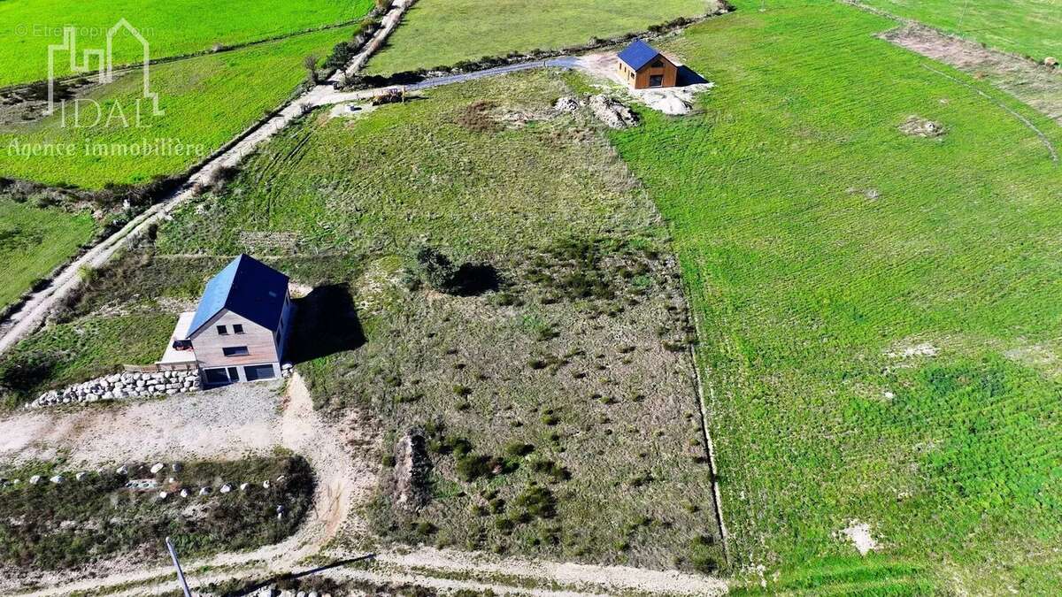 Terrain à SAINT-DENIS-EN-MARGERIDE