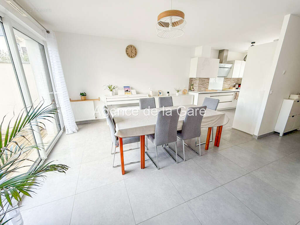 Maison à SARTROUVILLE