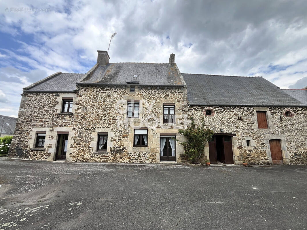 Maison à LANGUENAN