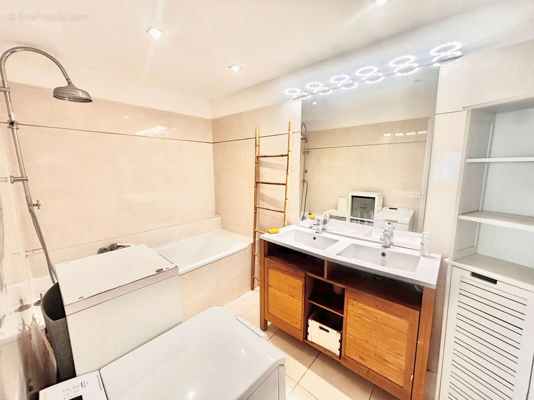 Vieux cannet t3 de 78m2  dernière étage avec terrasse + loggia garage 3282€/m2 - photo 4