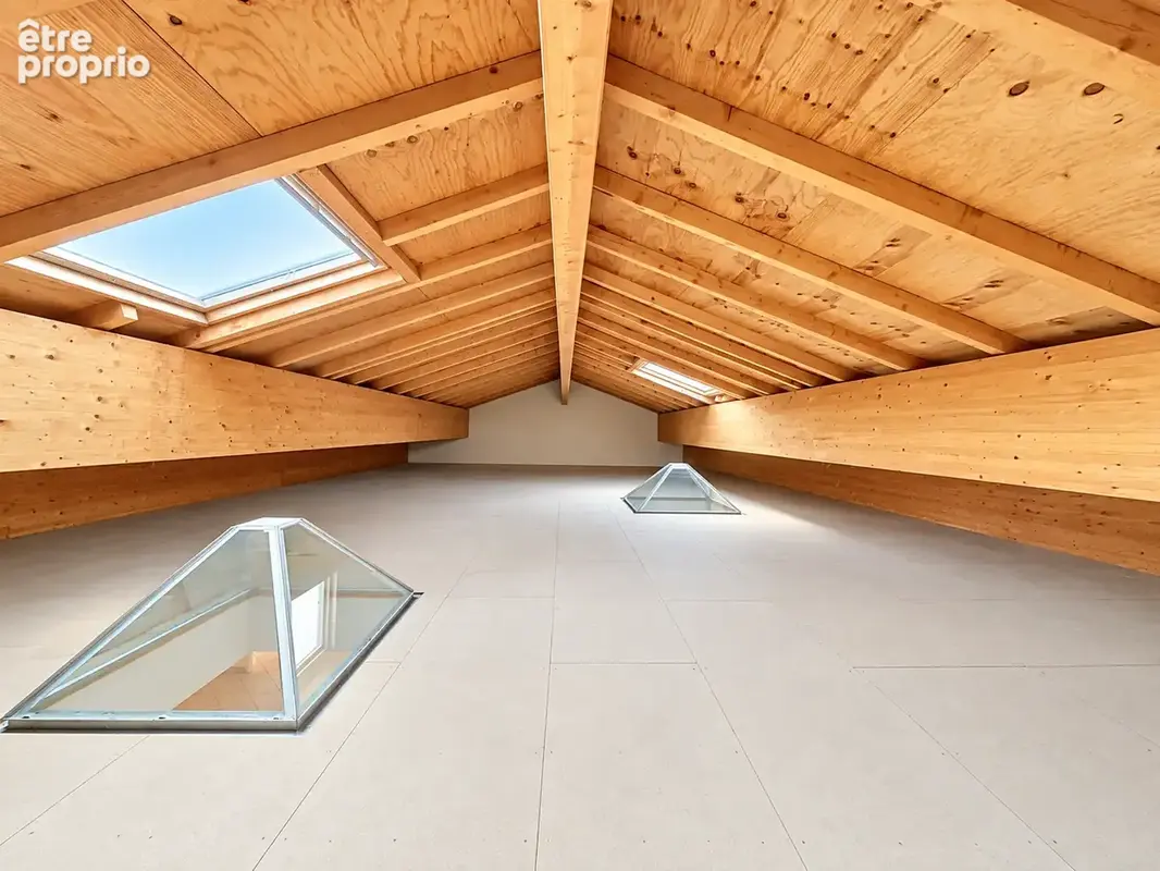 Entre calme résidentiel et proximité immédiate de tout, cette maison familiale n'attend que vos projets. - photo 15