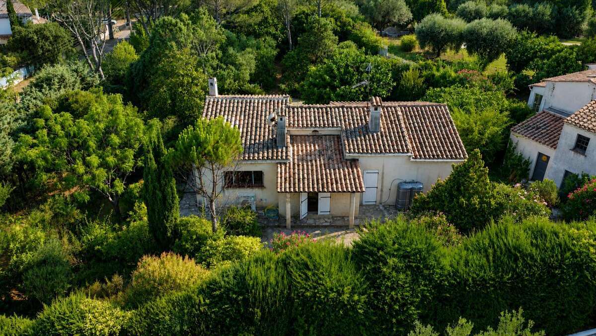 Villa 4 pieces dependances a renover valescure frejus - photo 6