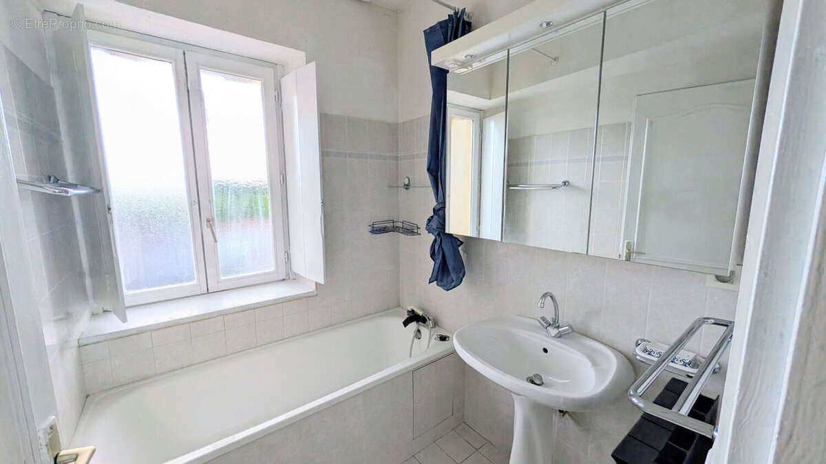 Appartement à BOURG-DE-PEAGE