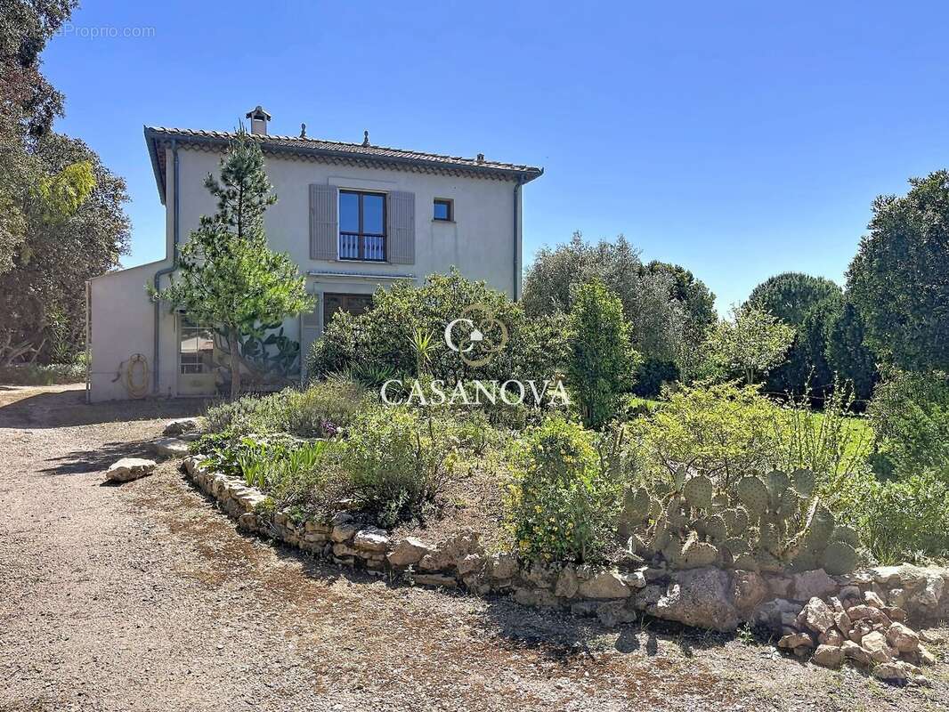 Maison de 230 m² sur joli jardin de 1700m² - photo 2