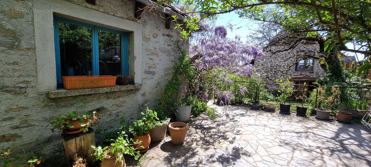 Maison à LACROIX-BARREZ