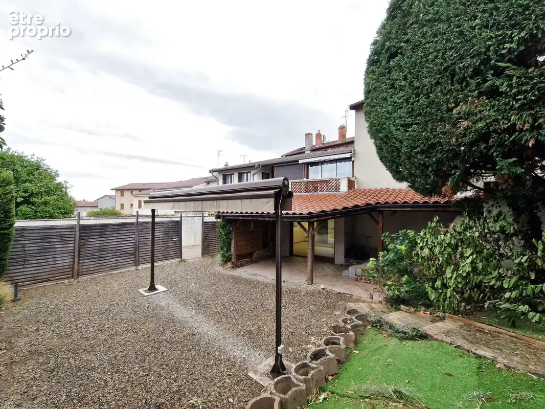 Immeuble à ORLIÉNAS - photo 14