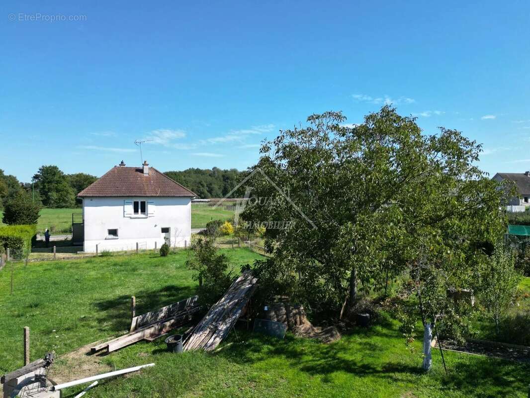 Maison à THIEL-SUR-ACOLIN