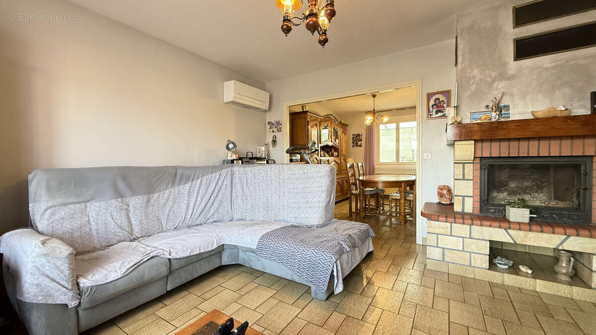 Autre à SAINT-GERAND-LE-PUY