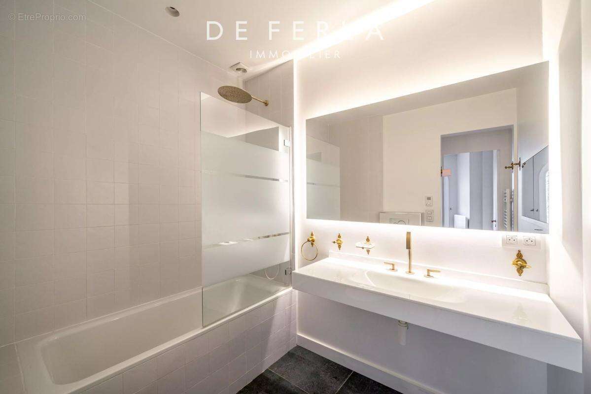 Appartement à PARIS-7E