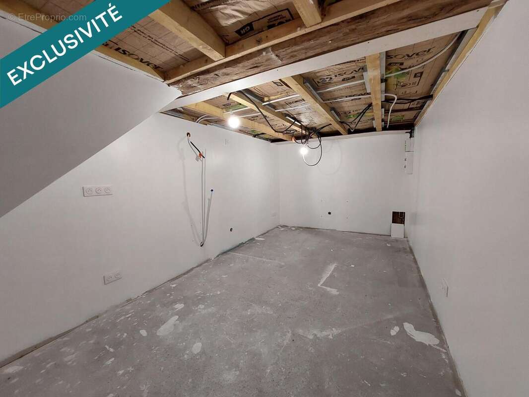 Photo 4 - Parking à ROMENAY