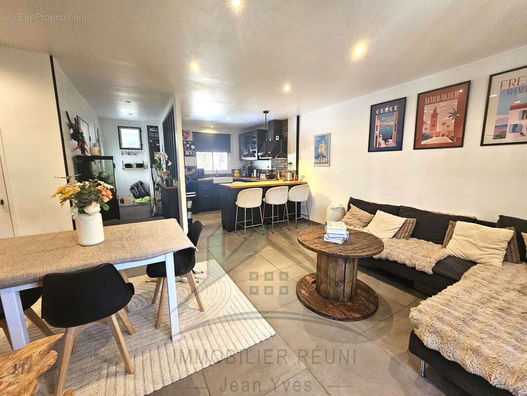 Un lieu atypique aux charmes incontestables ! 3 chambres   Garage   Cave   Jardin privatif - photo 8