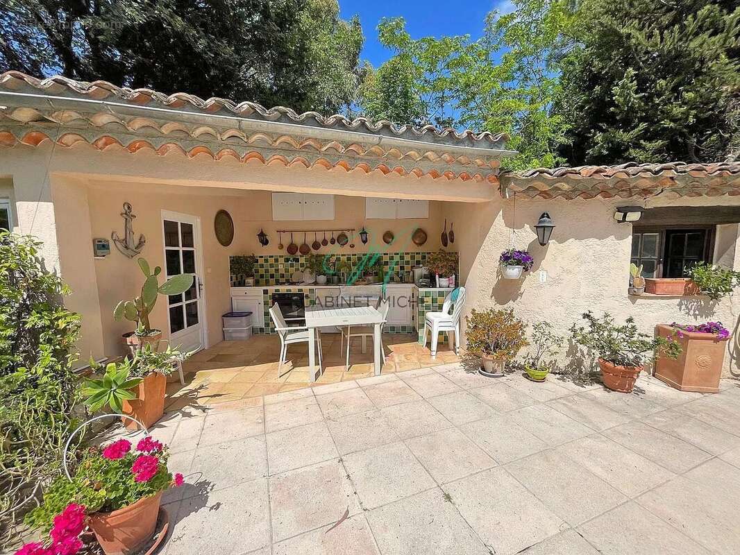 Maison à ROQUEFORT-LES-PINS
