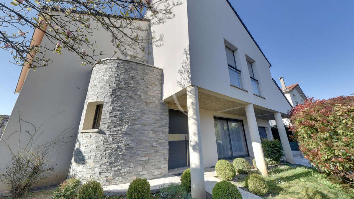 Maison à BRY-SUR-MARNE