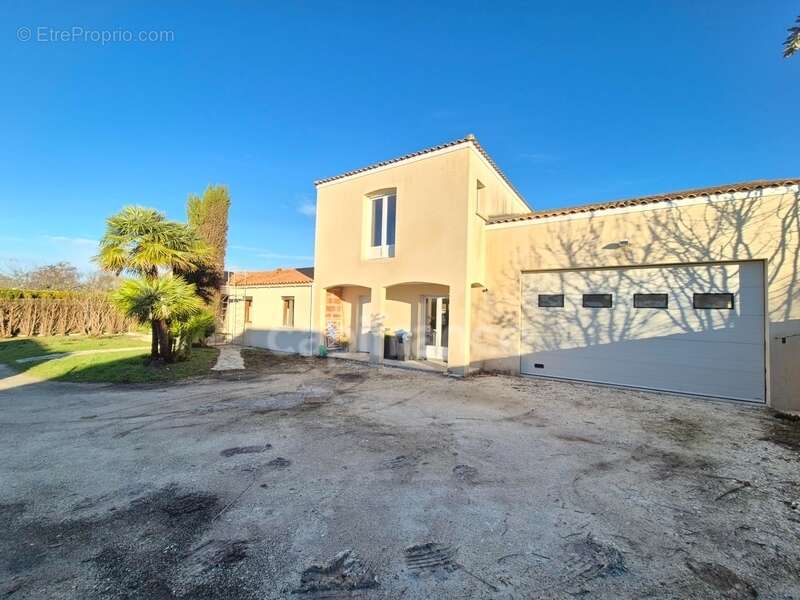Maison à vendre 7 pièces SAINT GEORGES DE DIDONNE (17) - Grand Garage - Terrain de 945m² - photo 3
