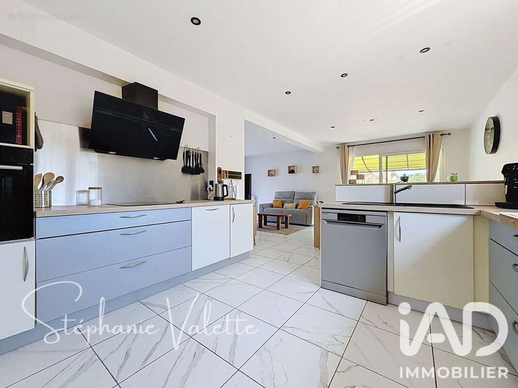 Maison 121 m² à Mours-Saint-Eusebe  - photo 6