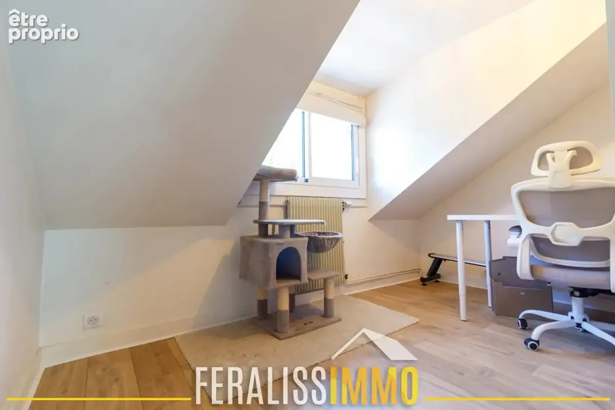 Maison de charme rénovée avec goût, 3 chambres + bureau + an - photo 12