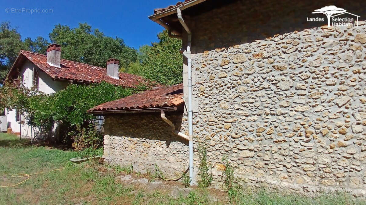 Propriété de caractère sur 4 hectares - 3 dépendances, étang - photo 4