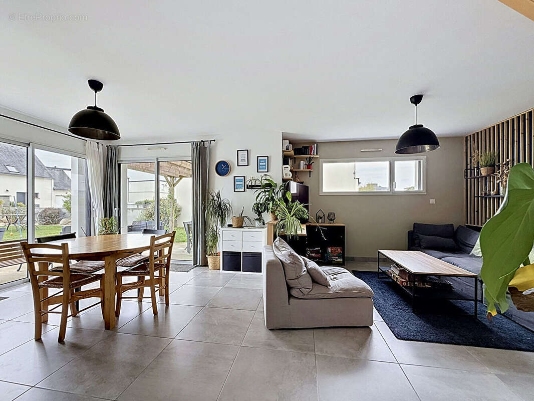 Maison à LA TRINITE-SURZUR