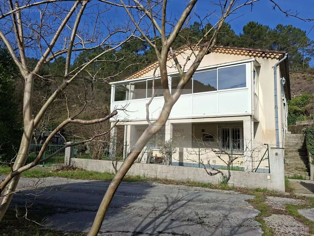 Maison à LE COLLET-DE-DEZE