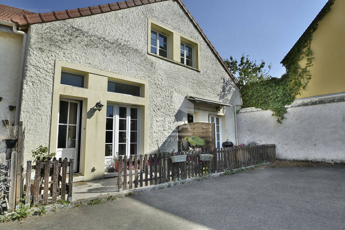 Maison à VILLIERS-SAINT-FREDERIC