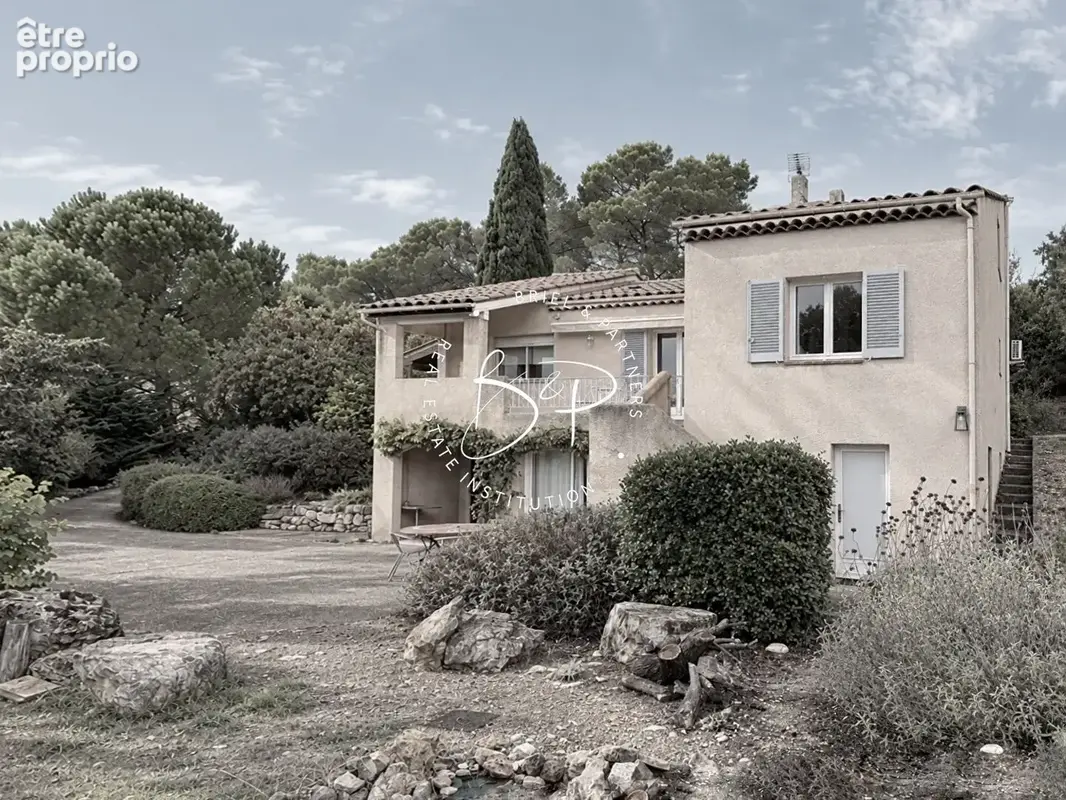 LORGUES ? Propriété avec vue dominante, piscine et appartement indépendant - photo 1