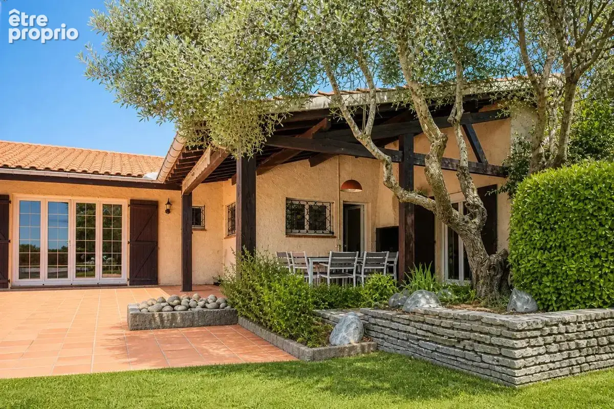Grande maison familiale avec piscine et dépendance - photo 16