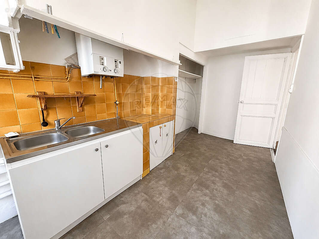 Appartement à MARSEILLE-4E